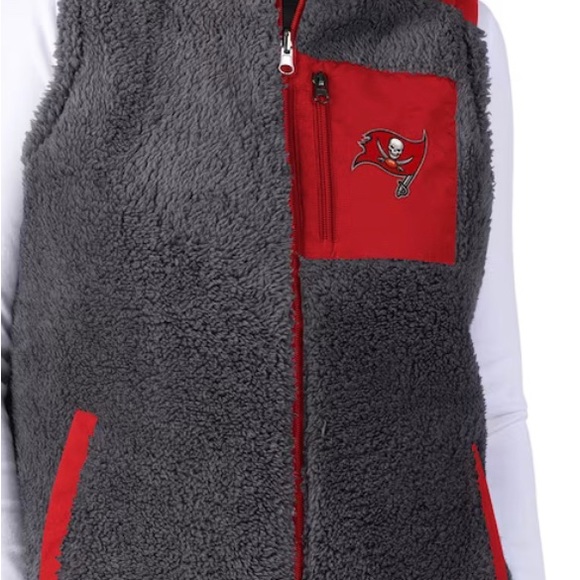 G-III Sports by Carl Banks Red/Pewter Tampa Bay Buc’s Reversible Full-Zip Vest - Picture 5 of 7